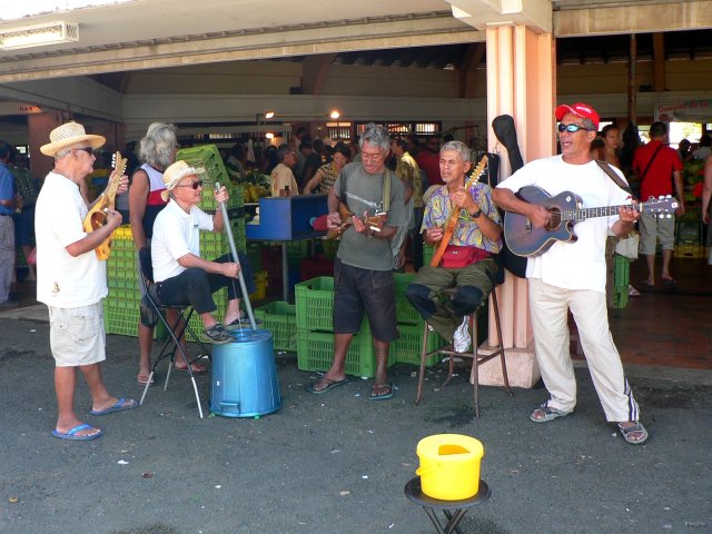 27- Groupe de musique local un jour de marche 